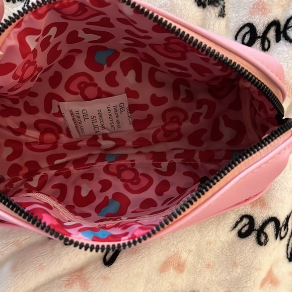 Impressions for HELLO KITTY - Picture 6 of 6